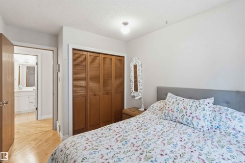 Interior room featuring light wood-finish flooring and a neutral color palette - 31 Gariepy Crescent, Edmonton, AB 