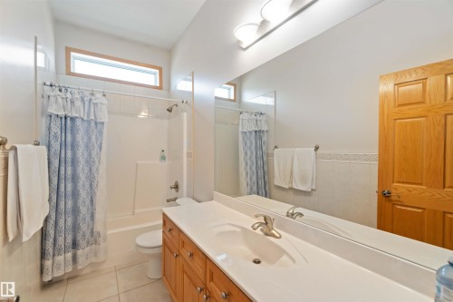 7542 165A Avenue, Edmonton, AB 