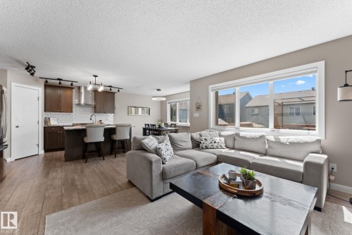 8005 Evans Crescent, Edmonton, AB 