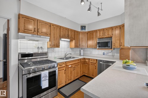 11331 75 Avenue, Edmonton, AB 