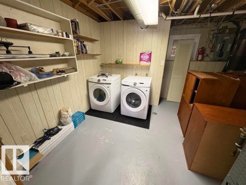 18 Flint Crescent, St. Albert, AB - Indoor Photo Showing Laundry Room