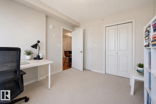 Neutral-toned room featuring light-colored carpeting and walls - 1103 10180 104 Street, Edmonton, AB 