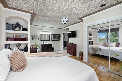 Recessed ceiling with integrated lighting and a textured finish - 11124 110A Avenue Nw, Edmonton, AB 