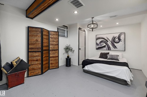Image quality insufficient for description - 11124 110A Avenue Nw, Edmonton, AB 