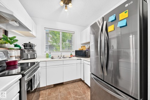 678 Lakewood Road N, Edmonton, AB 