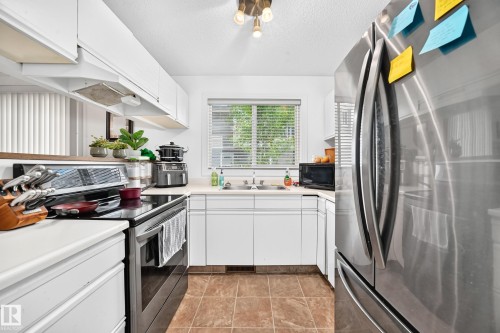 678 Lakewood Road N, Edmonton, AB 