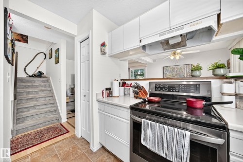 678 Lakewood Road N, Edmonton, AB 