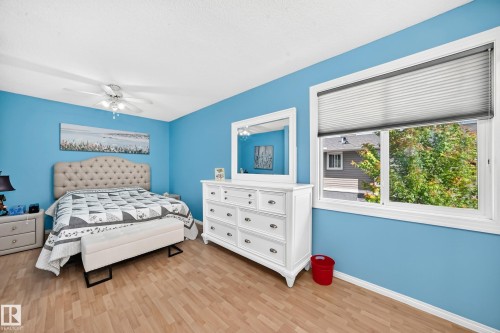 678 Lakewood Road N, Edmonton, AB 