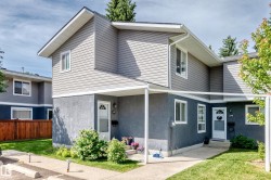 678 LAKEWOOD Road N  Edmonton, AB T6K 3Y1