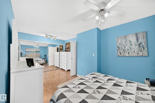 678 Lakewood Road N, Edmonton, AB 