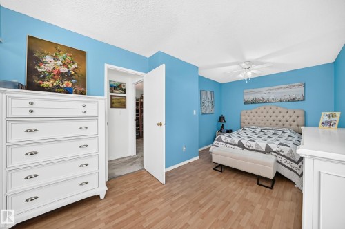 678 Lakewood Road N, Edmonton, AB 