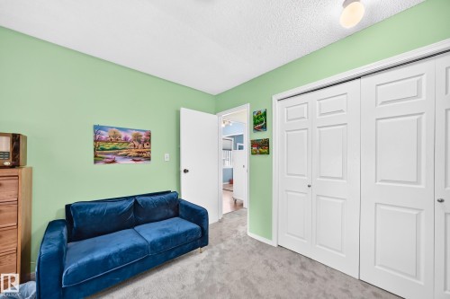 678 Lakewood Road N, Edmonton, AB 