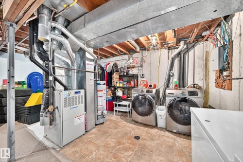 678 Lakewood Road N, Edmonton, AB 