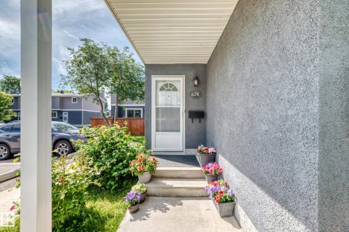 678 Lakewood Road N, Edmonton, AB 
