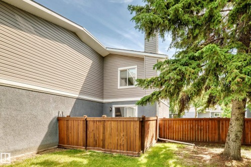 678 Lakewood Road N, Edmonton, AB 