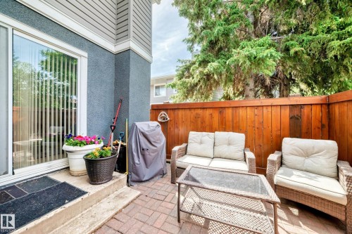 678 Lakewood Road N, Edmonton, AB 