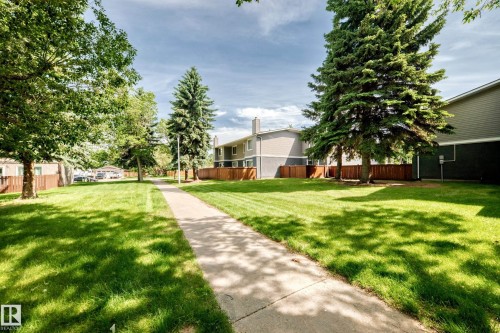 678 Lakewood Road N, Edmonton, AB 