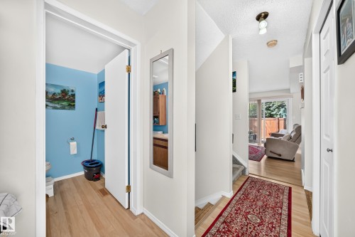 678 Lakewood Road N, Edmonton, AB 