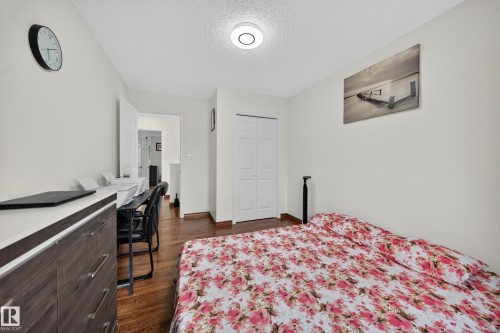 Hardwood-finish flooring throughout, featuring a double-door closet with louvered panels - 4 4350 23 Street, Edmonton, AB 