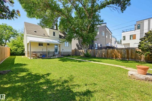 Expansive grassy yard offering substantial outdoor space - 11619 122 Street, Edmonton, AB 