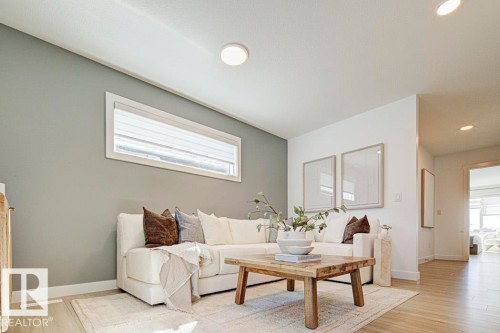 17631 7 Street, Edmonton, AB 