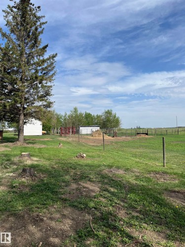 Horse pasture with shelter - 48028 Rr 133, Rural Beaver County, AB - Outdoor With View