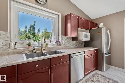9615 175 Avenue, Edmonton, AB 