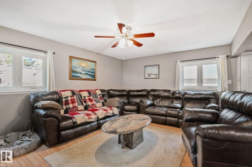 9615 175 Avenue, Edmonton, AB 
