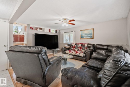 9615 175 Avenue, Edmonton, AB 