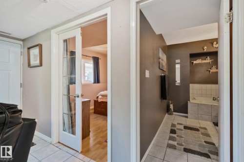 9615 175 Avenue, Edmonton, AB 
