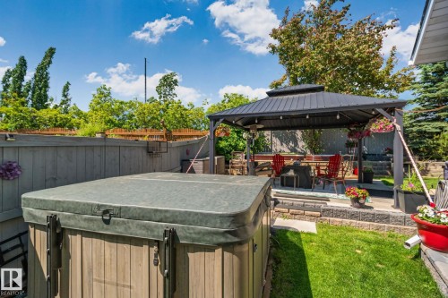9615 175 Avenue, Edmonton, AB 
