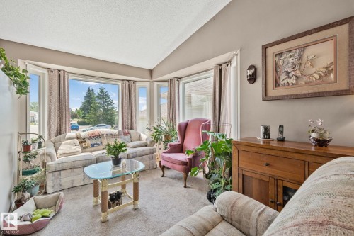 9615 175 Avenue, Edmonton, AB 