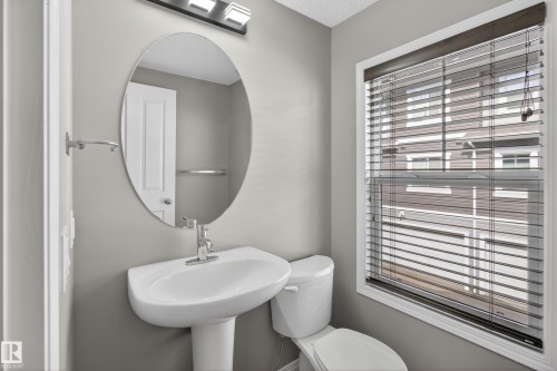 11 1140 Chappelle Boulevard, Edmonton, AB - Indoor Photo Showing Bathroom
