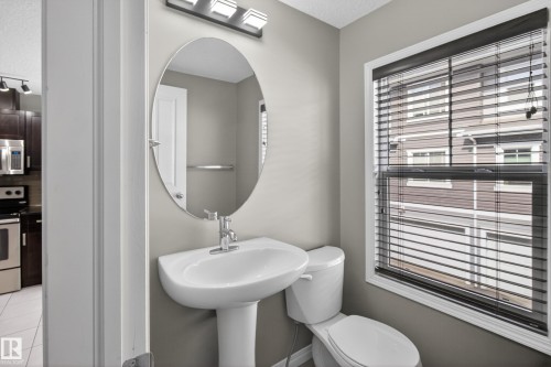 11 1140 Chappelle Boulevard, Edmonton, AB - Indoor Photo Showing Bathroom