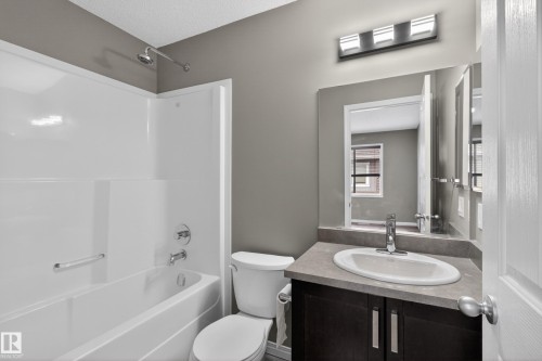 11 1140 Chappelle Boulevard, Edmonton, AB - Indoor Photo Showing Bathroom
