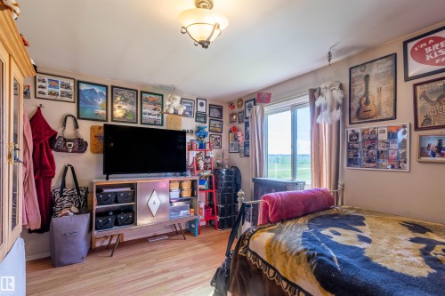 Hardwood-finish flooring and a light-colored ceiling - 551027 Range Road 193, Rural Lamont County, AB 