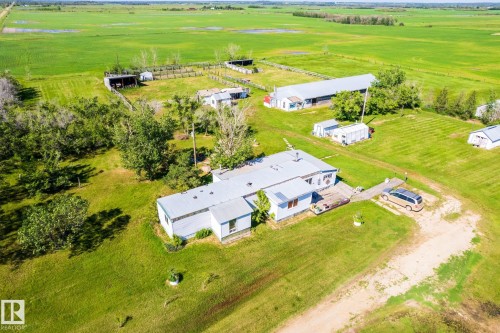 Aerial perspective showcasing a sprawling property with multiple structures - 551027 Range Road 193, Rural Lamont County, AB 