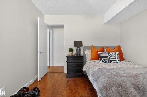 305 10026 112 Street, Edmonton, AB 