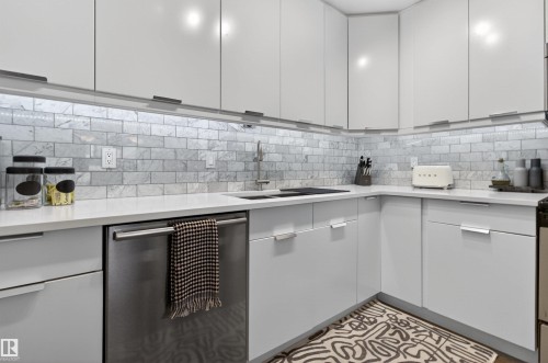 305 10026 112 Street, Edmonton, AB 