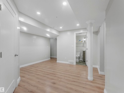 Spacious room with wood-finish flooring and recessed lighting - 20507 99 Avenue, Edmonton, AB - Indoor