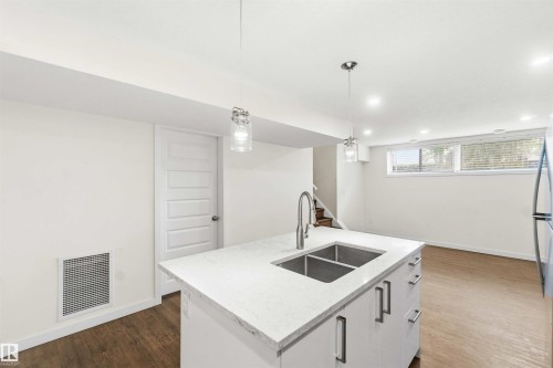 8123 8125 83 Avenue, Edmonton, AB 