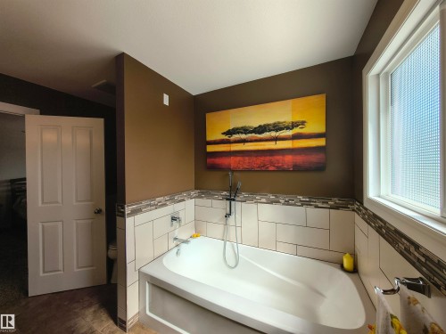 3901 44A Avenue, Drayton Valley, AB 