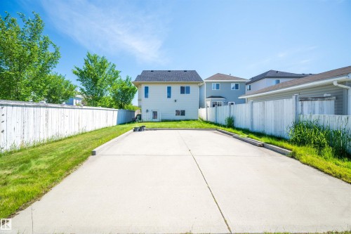 Expansive concrete pad, ideal for various outdoor uses - 7838 Schmid Place Nw, Edmonton, AB 
