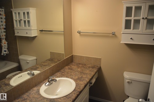 11176 83 Avenue, Edmonton, AB - Indoor Photo Showing Bathroom
