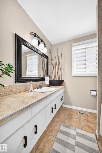 16024 78 Avenue, Edmonton, AB 