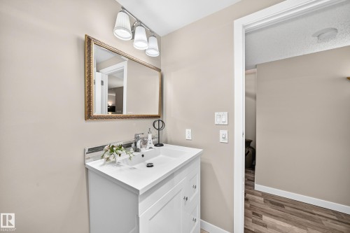 16024 78 Avenue, Edmonton, AB 