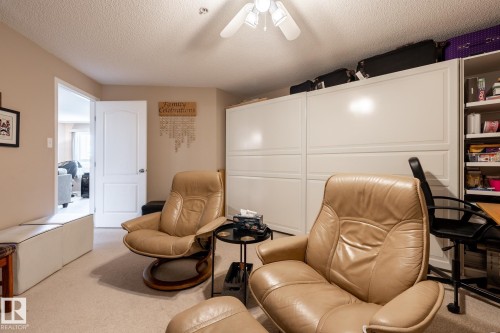 Neutral tone wall paint, textured ceiling, and a ceiling fan with light fixture - 330 1520 Hammond Gate Gate, Edmonton, AB 