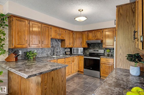 16 Whiteoaks Estates, St. Albert, AB 