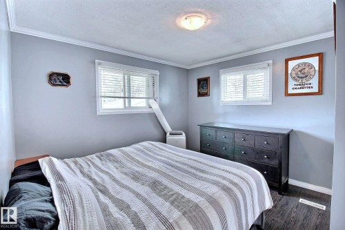 11930 95A Street, Edmonton, AB - Indoor Photo Showing Bedroom