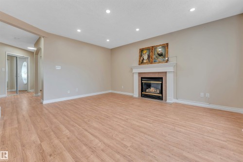 2321 37B Ave Nw, Edmonton, AB 